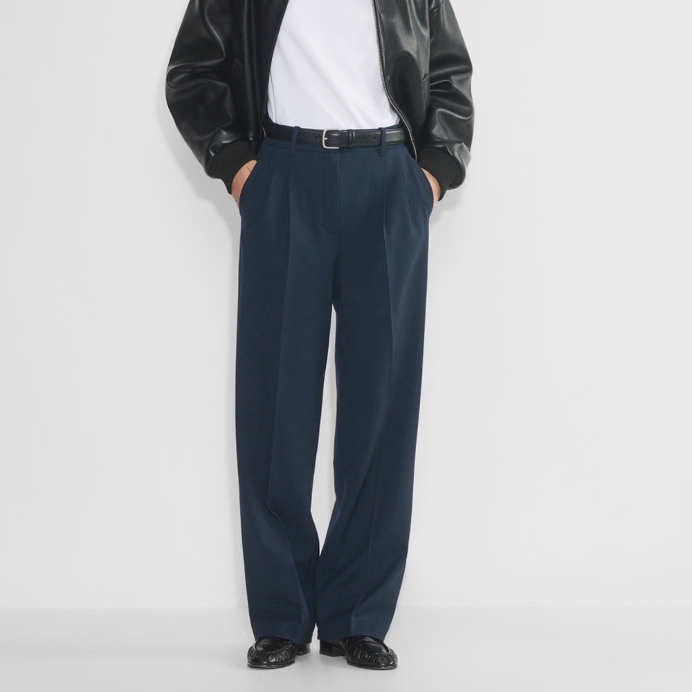 Wilfred Aritzia • The Effortless Cropped Trouser Pant in Navy Blue